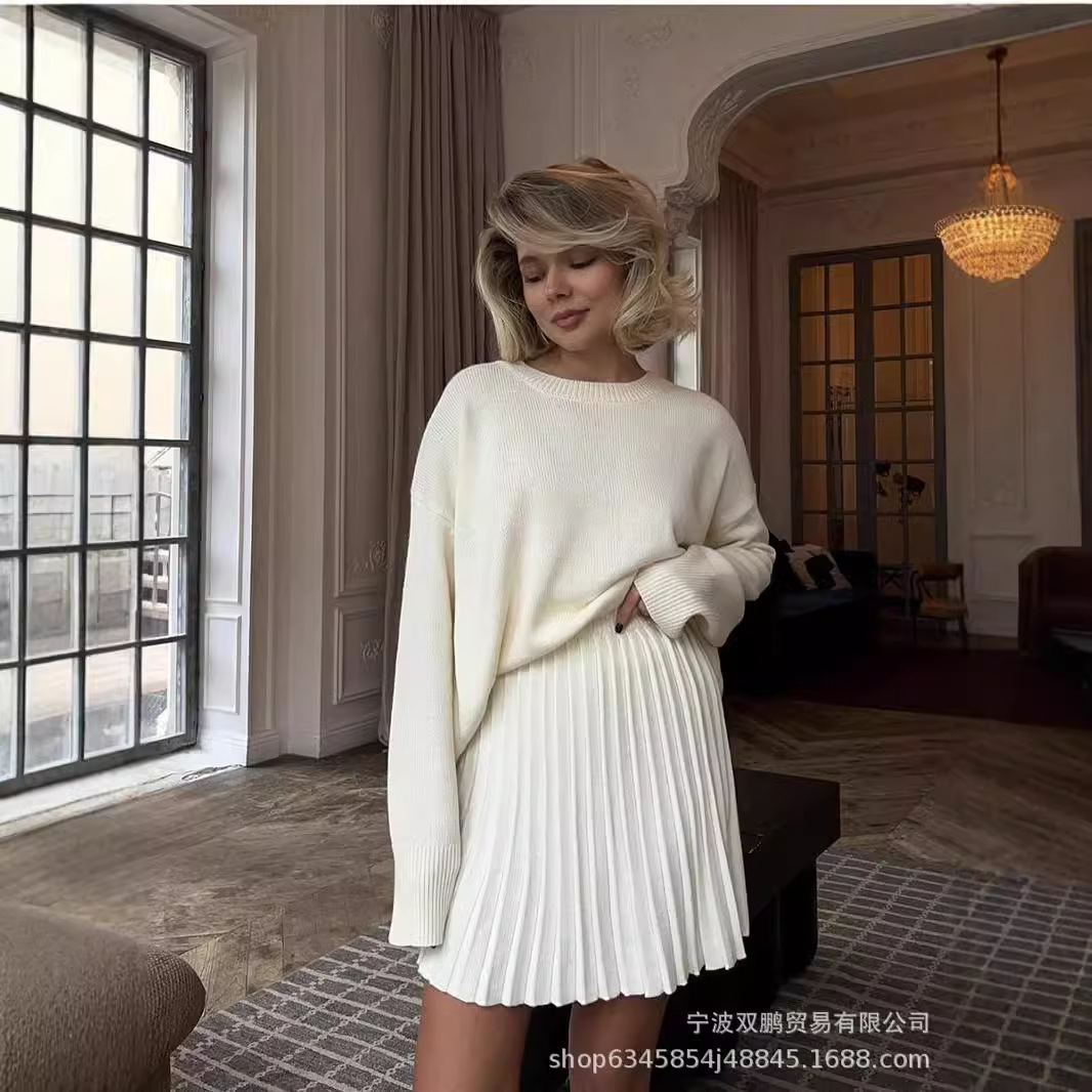 Winter Clothing Line - Jesienny sweter z dekoltem w jednolitym